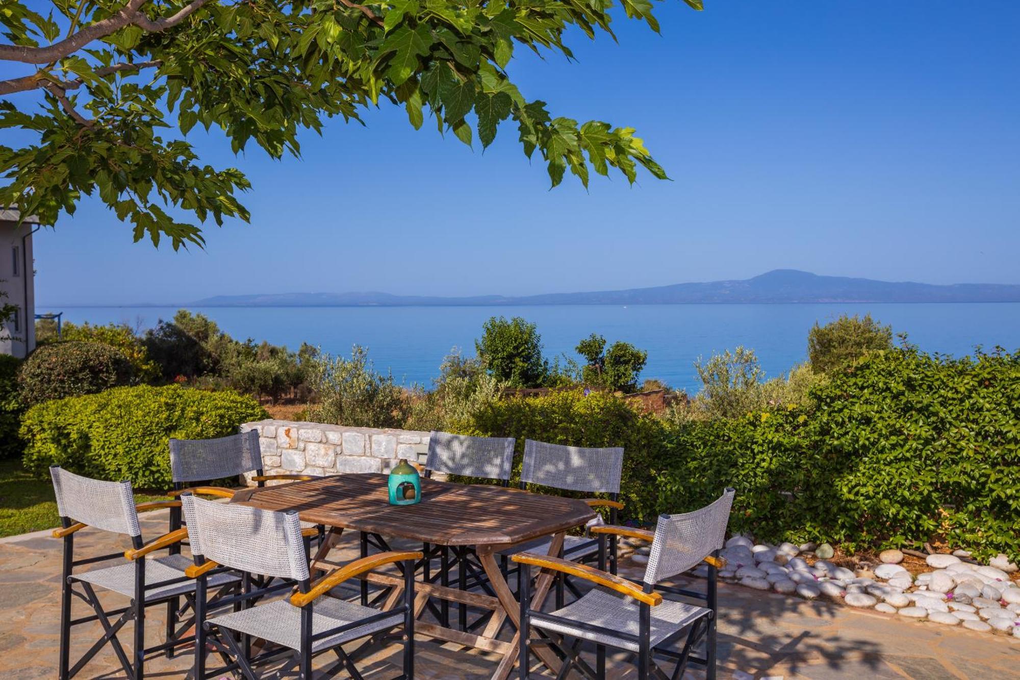 Messinian Blue Seaside Villa Kalamata Exterior photo