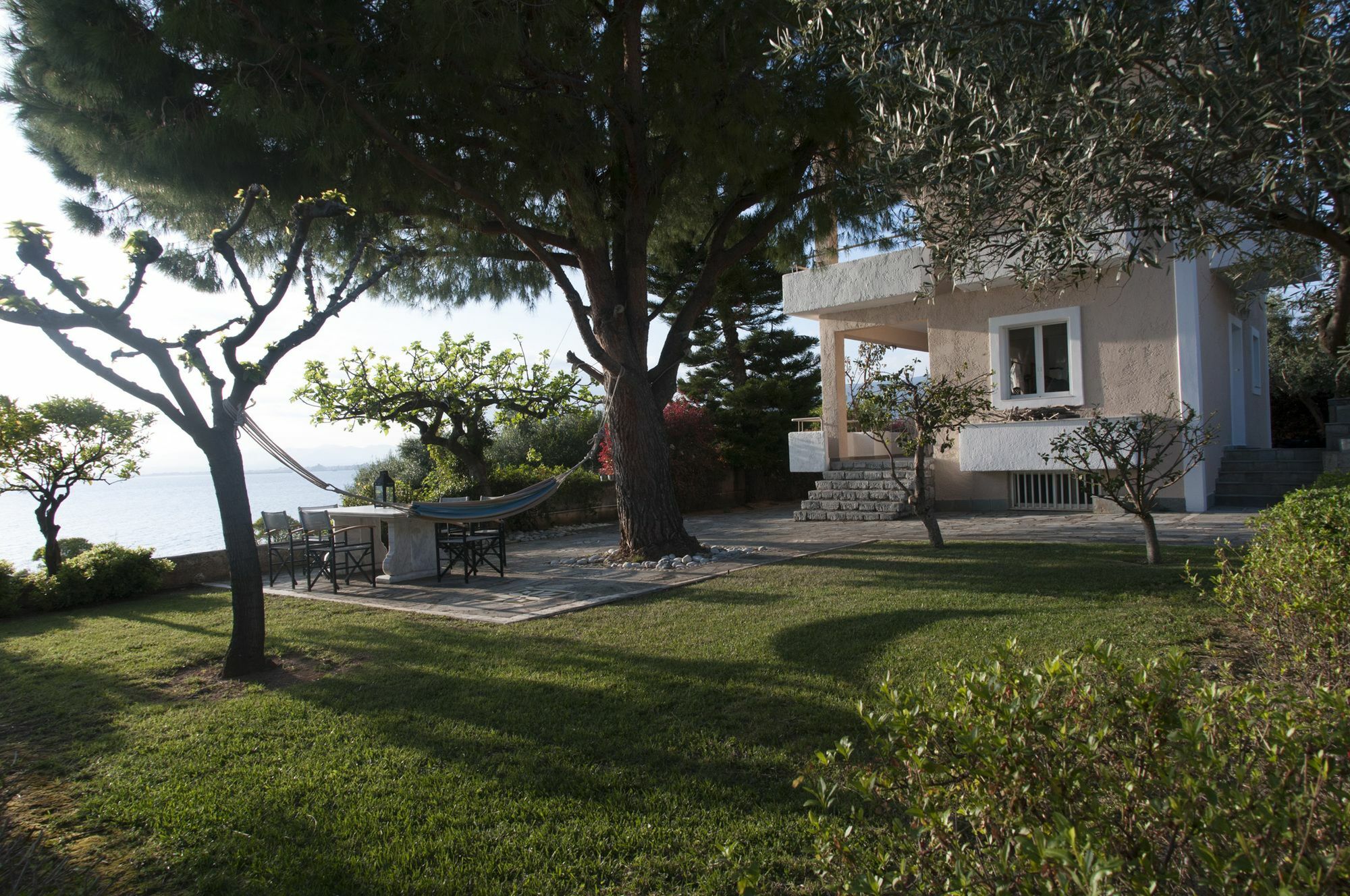 Messinian Blue Seaside Villa Kalamata Exterior photo